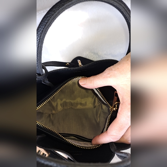 NWOT TRENDY Crossbody Satchel - Picture 8 of 9